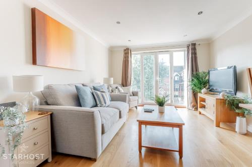 Modern 2 bed apartment at Imperial Court, Newbury