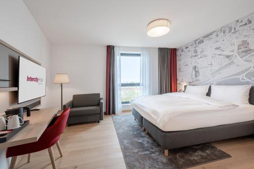 2 twin beds, 1 sofa bed