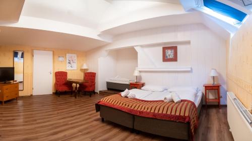 room detail thumbnail 1