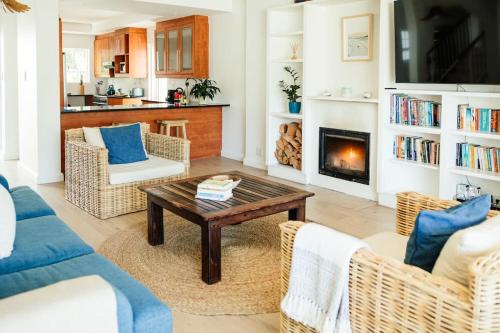 Avisa Villa - 4 bedroom Villa with Majestic Ocean Views