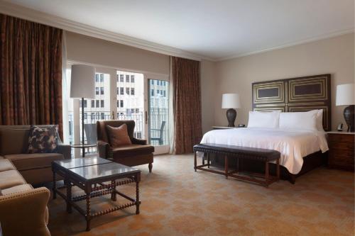 1 Bedroom Studio Suite, 1 King, Sofa bed, River Side view