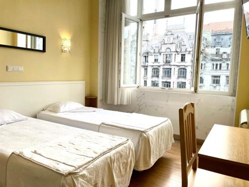 2 twin beds