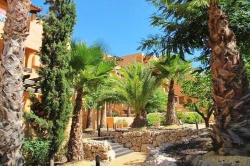 2 Bed - Sleeps 4 - Walk to Villamartin Plaza, Alicante (photo 2)