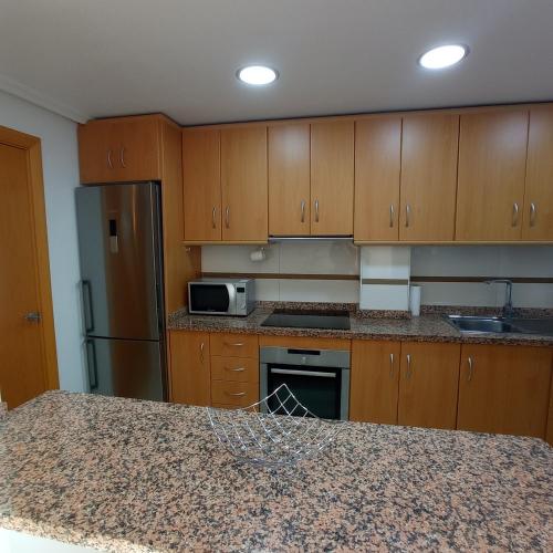 2 Bed - Sleeps 4 - Walk to Villamartin Plaza, Alicante (photo 5)