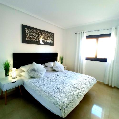 2 Bed - Sleeps 4 - Walk to Villamartin Plaza, Alicante (photo 9)