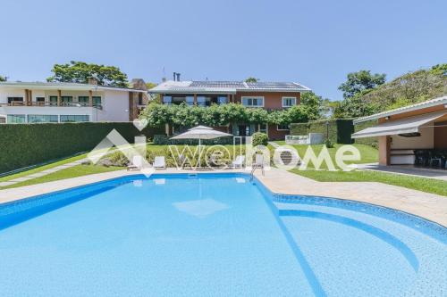 Linda casa com piscina e churrasqueira em Atibaia