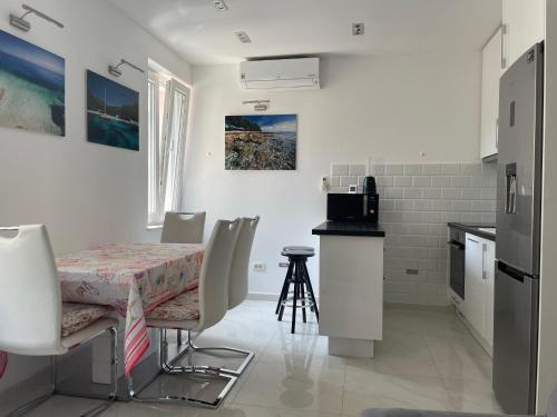 Apartment “Jelin dvor” 3+2, Bacvice, Split, Split (photo 7)