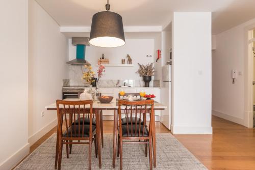 Superior One-Bedroom Apartment image 3