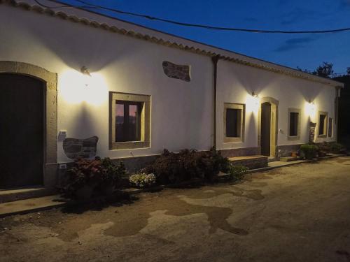  2 bedrooms appartement with enclosed garden at Mongiove 1 km away from the beach in Mongiove