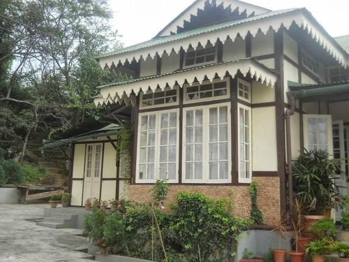 Cafe Shillong Bed and Breakfast