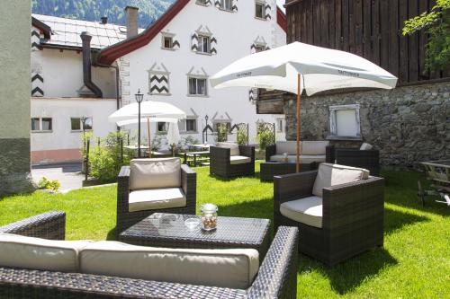 Kert, Casa Todi Restaurant Hotel in Trun