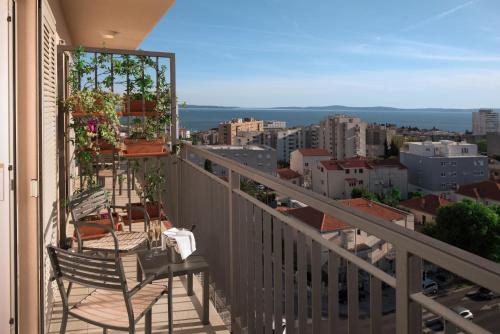 Superior Double or Twin Room with Balcony and Sea View image 3