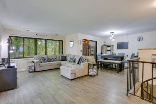 Modern Vernon Township Condo Near Ski and Water Park in Vernon Township, USA