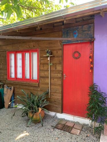 Toca da Suzara Suíte 3 até 3 pessoas Piscina Rio e Mar num só lugar (Toca da Suzara Suite 3 ate 3 pessoas Piscina Rio e Mar num so lugar) in São João do Rio Vermelho