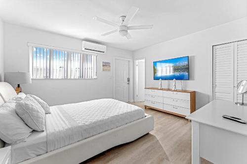 2-min Walk To The Beach! Sleeps 7 - Large 2br2ba #5 in Fort Lauderdale, USA