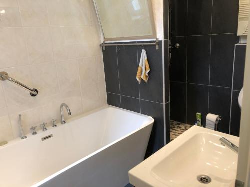 Zuhanyzó, Lioba Drescher Hendel in Treptow
