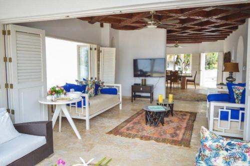 Villa en Barú con playa privada 6BR