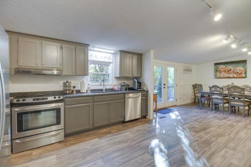 Spacious Home 10 Miles to Wintergreen Resort! in Nellysford, USA