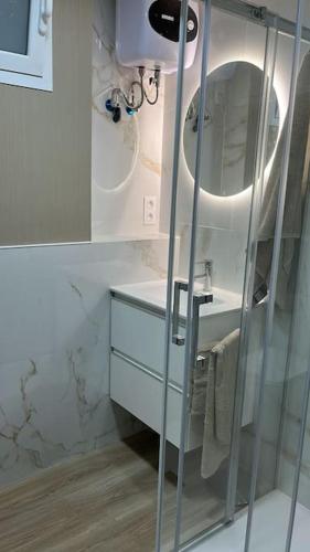 One-Bedroom Apartment image 9