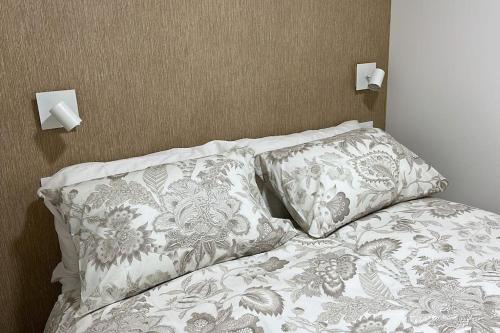 One-Bedroom Apartment image 1