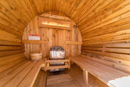 The Tranquil Retreat Heated Pool HotTub Sauna BBQ