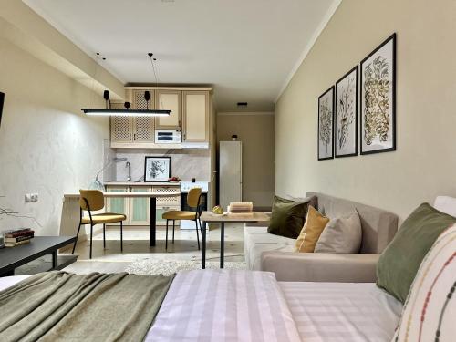 Студия ПЕНИЕ ПТИЦ в центре Алматы, Almaty