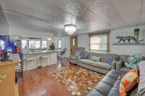 Family Home with Full Kitchen - 2 Mi to Hershey Park - image 11