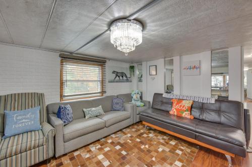 Family Home with Full Kitchen - 2 Mi to Hershey Park - image 6