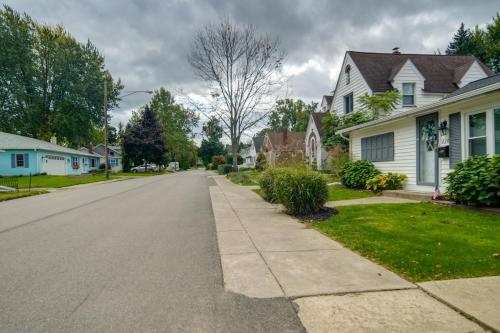 Cozy Erie Vacation Rental with Patio and Seasonal Pool