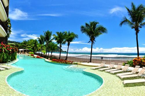 SecretJaco - Luxury Beach Front Penthouse with Pool & Jacuzzi