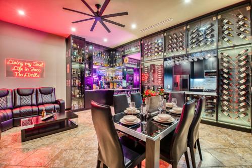 SecretJaco - Luxury Beach Front Penthouse with Pool & Jacuzzi photo 3