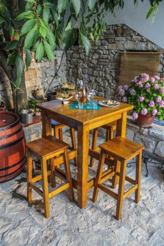 Lola's Apartments - image 8