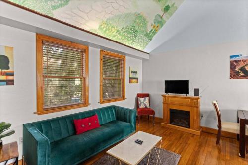 Amazing 2br 2ba with Loft C