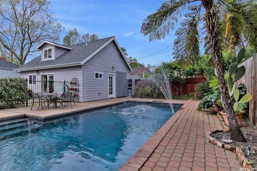 Oasis East Sac Charming Home with Saltwater Pool and Casita