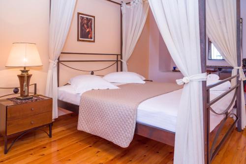 VILLA - APA, Гитион