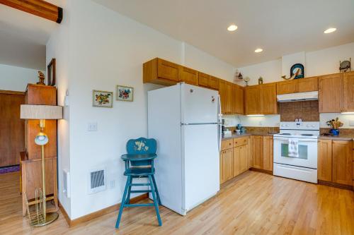 Historic District Home - Walk to Willapa Bay! in Ocean Park (WA)