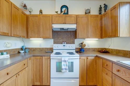 Historic District Home - Walk to Willapa Bay! in Ocean Park (WA)