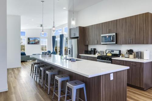 Mid-Century Merry - A Ryson Property in Desert Hot Springs, USA