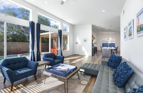 Mid-Century Merry - A Ryson Property in Desert Hot Springs, USA