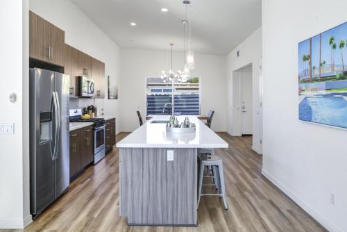 Mid-Century Merry - A Ryson Property in Desert Hot Springs, USA