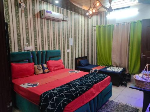Urban homestay-camping, swimming pool,wood cottage