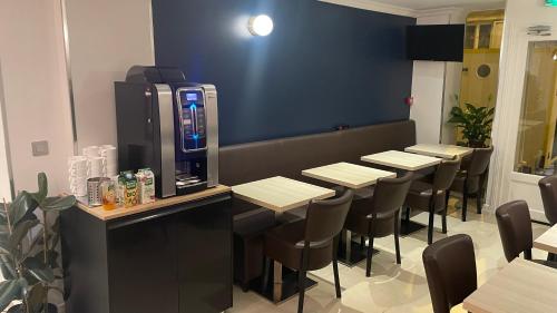 Mary's Hotel République - image 2