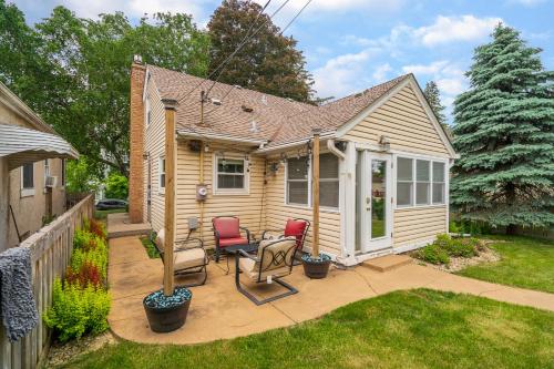 Beard Avenue Bungalow! in Minneapolis, USA