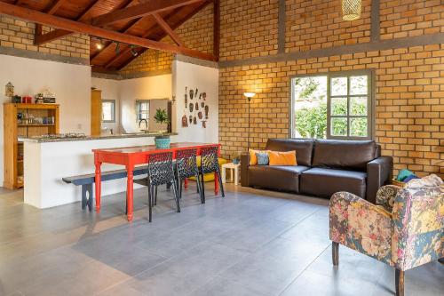 Casa a 120m da Lagoa do Meio Ibiraquera TAI025