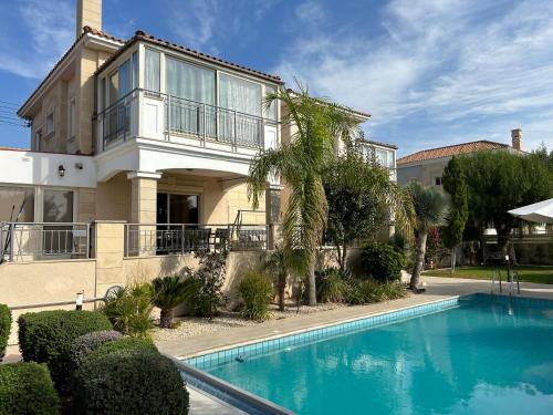 B&B Limassol - SeaView 5 Bedroom Villa with Private Pool - Bed and Breakfast Limassol