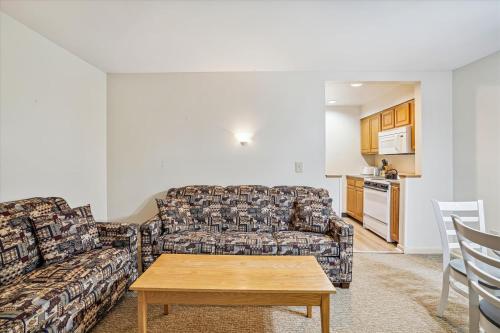 Cedarbrook Queen Suite 108 in Killington, USA