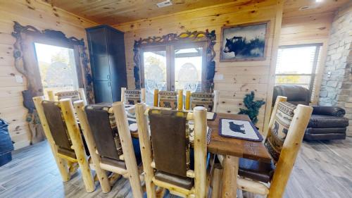 Lazy Bear Lodge cabin