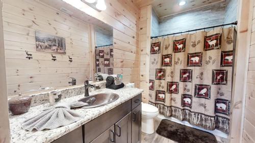 Lazy Bear Lodge cabin