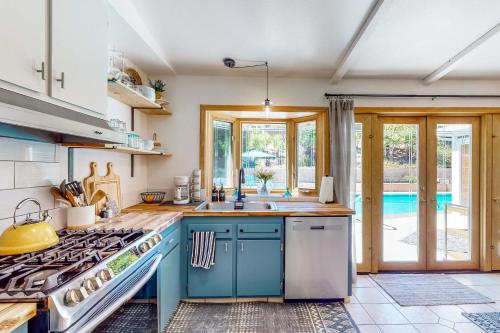 Breezy Bungalow in San Diego, USA