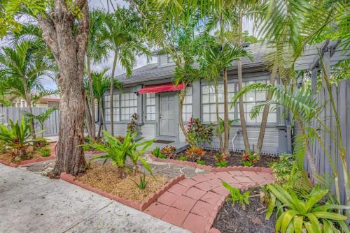 Lovely West Palm Beach Bungalow